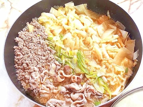 肌寒い夜に!白菜とひき肉のごま味噌坦々風鍋♪